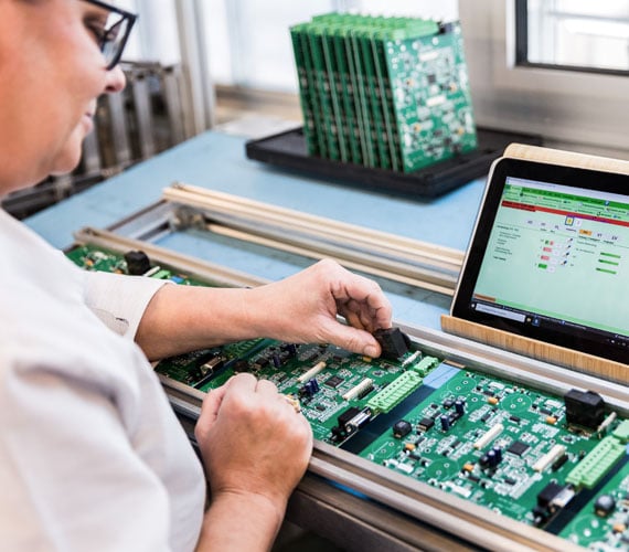 THT montáž PCB podľa požiadaviek zákazníka