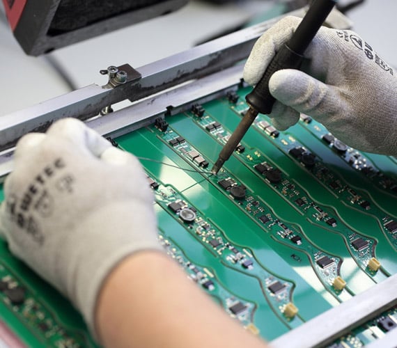 THT montáž PCB podľa požiadaviek zákazníka