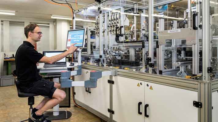 Inštalácia výrobnej linky na cievky pre automobilové elektromagnetické ventily.