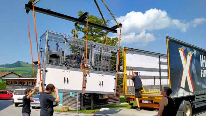 Inštalácia výrobnej linky na cievky pre automobilové elektromagnetické ventily.