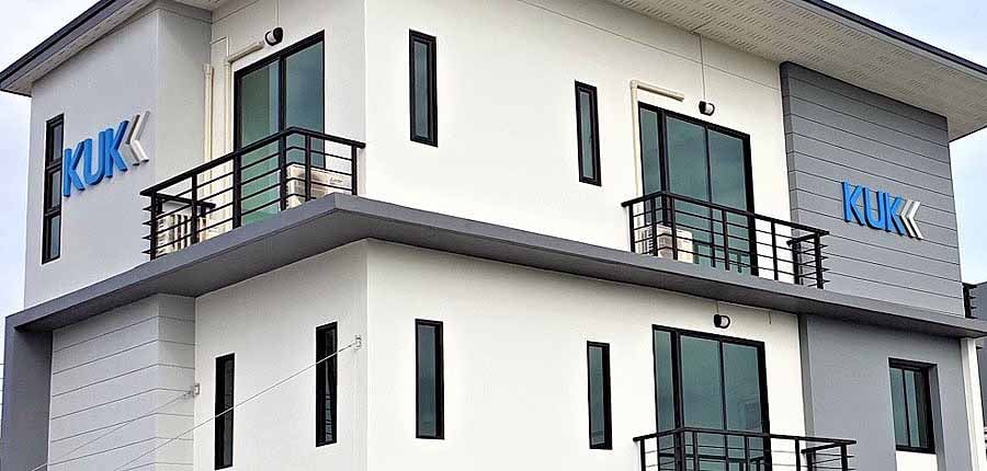 KUK Thajsko. Celosvetové výrobné závody a vybudovaná sieť dodávateľov zaručujú blízkosť k zákazníkovi, krátke prepravné vzdialenosti a optimálne podmienky pre cievky, transformátory, zostavy a elektroniku podľa požiadaviek zákazníka.