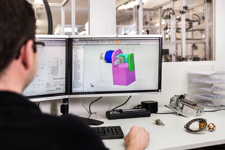Základom úspešnej výroby cievok je výkres CAD a správne rozvrhnutie najdôležitejších parametrov. Na dosiahnutie rýchleho pokroku pri vývoji výrobku je dôležité, aby boli špecifikované základné požiadavky na cievku špecifickú pre zákazníka.